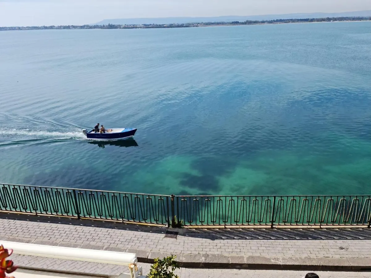 La finestra sul mare di Alfeo Appartamento Syracuse