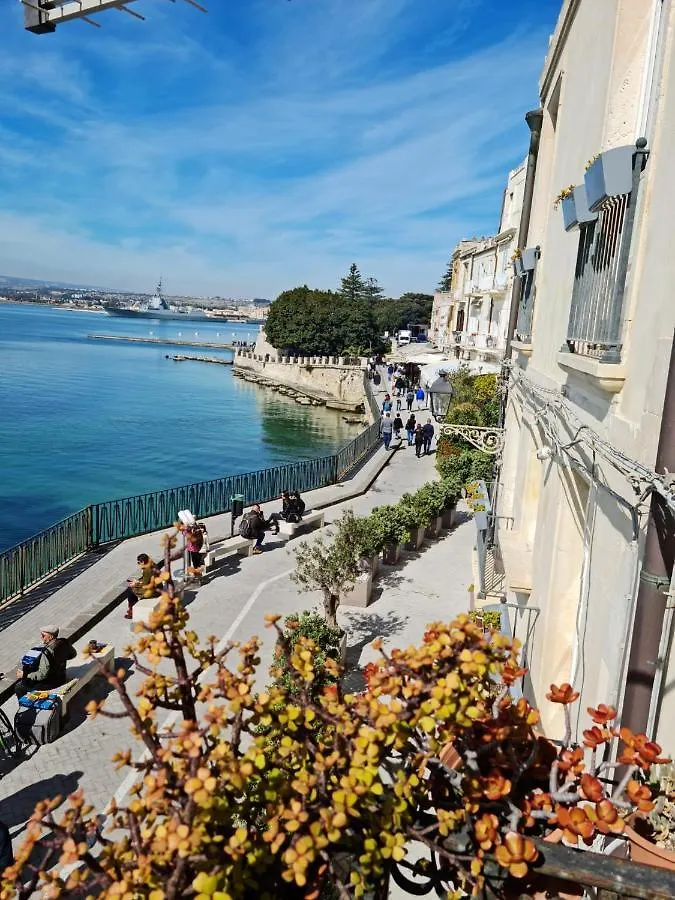 La finestra sul mare di Alfeo Appartamento Syracuse Italia