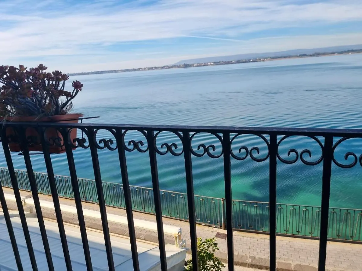 La finestra sul mare di Alfeo Appartamento Syracuse