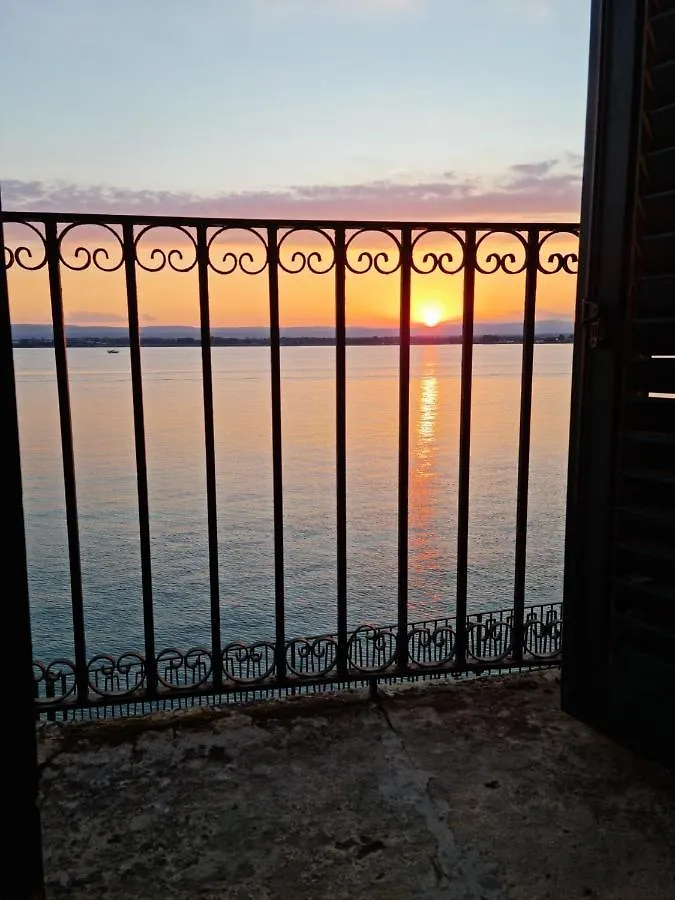 La finestra sul mare di Alfeo Appartamento Syracuse Italia